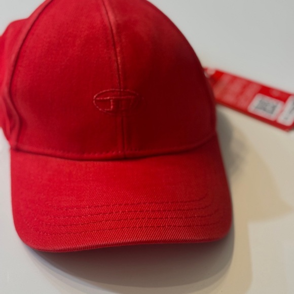 Diesel Accessories - Diesel Red Baseball Cap with Curved Brim
New with tag